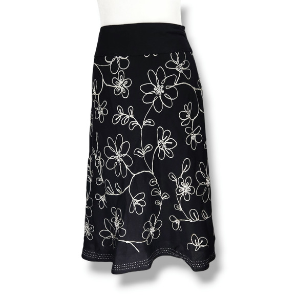 EUC Tweeds Linen Blend Flower Embroidery Lined Flare Skirt Sz. 8 Black White - Picture 2 of 8